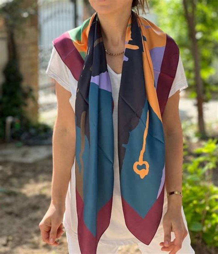 7 Best Scarf Colors to Wear with Gray Hair