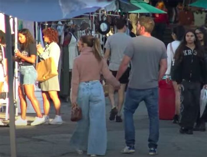 JLo Praised for Shopping at Flea Market despite Superstar Owning Millions — 3 Times She Was Captured There