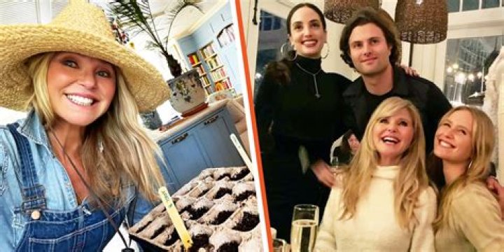 ‘Friends’ Star Lisa Kudrow Has Lived in the Same House with Husband for over 25 Years — a Glimpse Inside