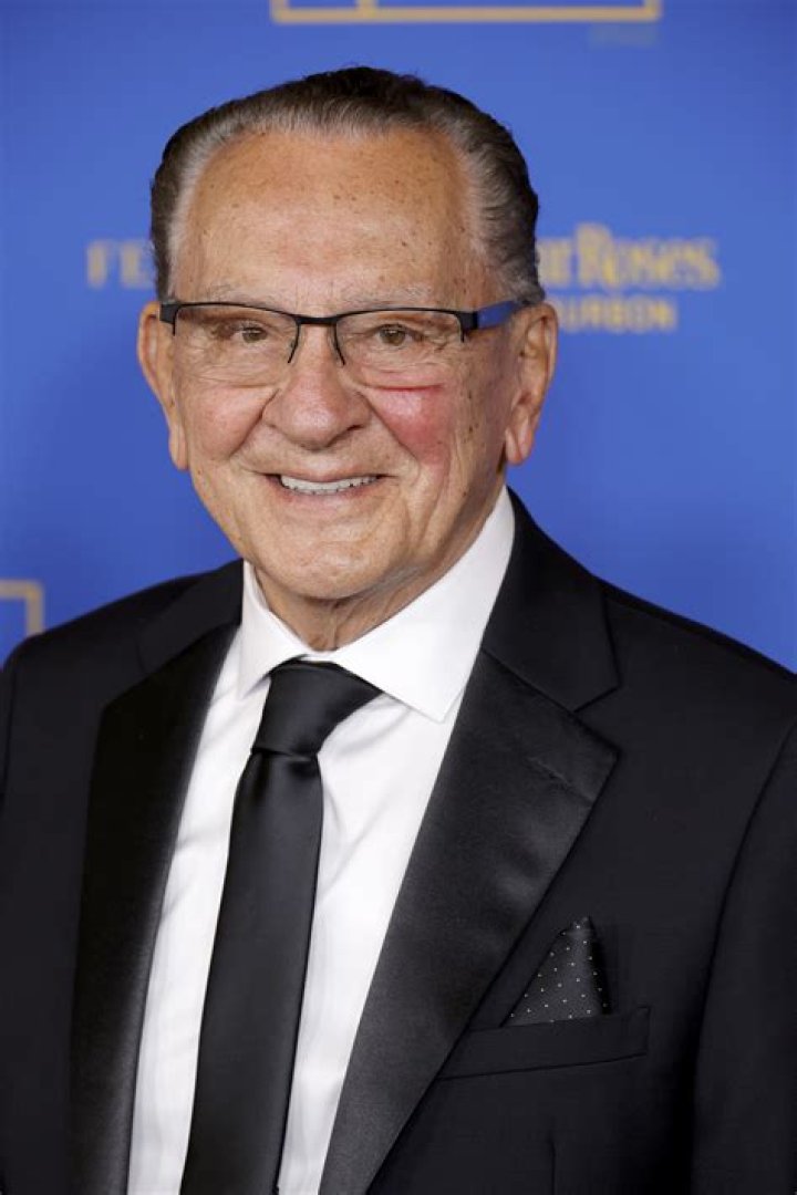 Frank Caprio Reveals He Has Cancer – He Spends Time with His Big Family & Wife of More than 5 Decades ‘As Much as Possible’