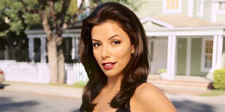 ‘DWTS’ Host Julianne Hough Debuts Bobcut While Posing in Daring Black Dress with Low Neckline