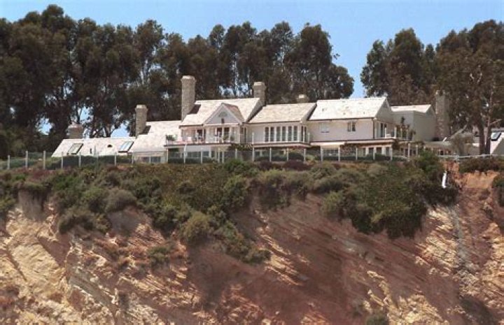 Inside Barbra Streisand's House with Rose Garden Where She Had Her Dream Wedding – Photos
