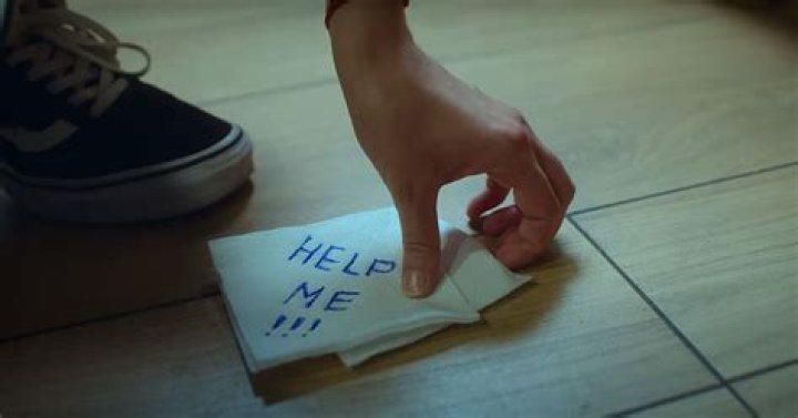 Waitress Notices Napkin Scribbled with the Words "HELP ME" on Restaurant Floor — Story of the Day