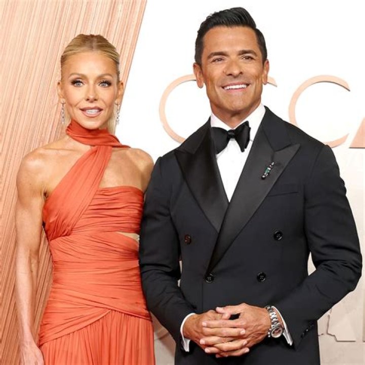 Kelly Ripa is severely criticized after her husband shares a photo of her in skimpy swimwear
