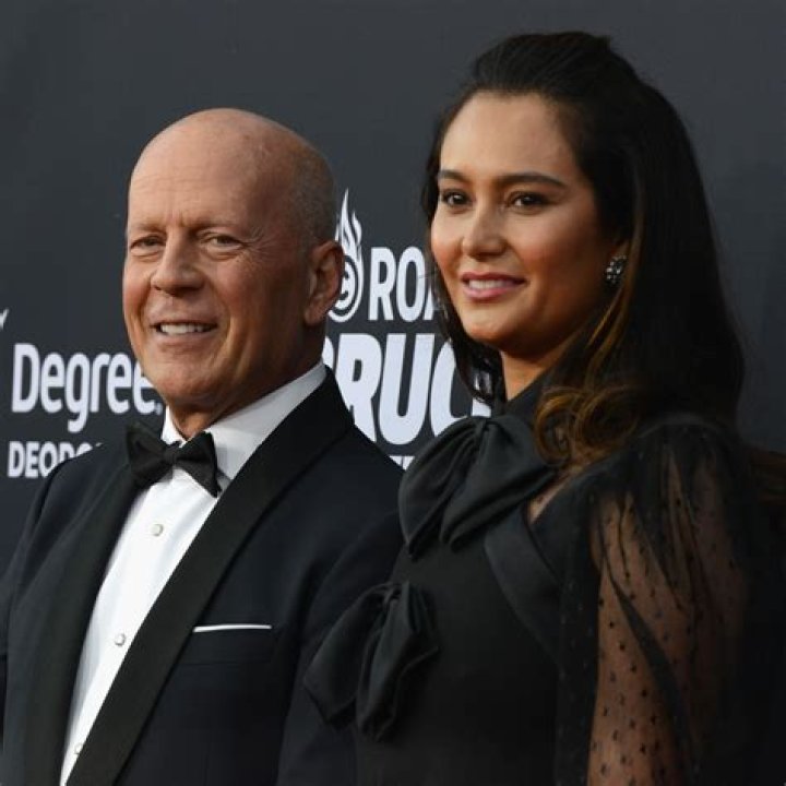 Bruce Willis' second wife Emma shares an adorable photo of their two little daughters playing
