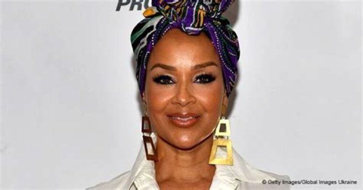 Da Brat's sister LisaRaye posts video wearing white gown on her wedding day