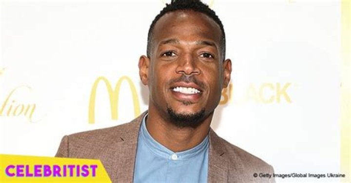 Marlon Wayans steals hearts in photo with sister who also starred in 'In Living Color'