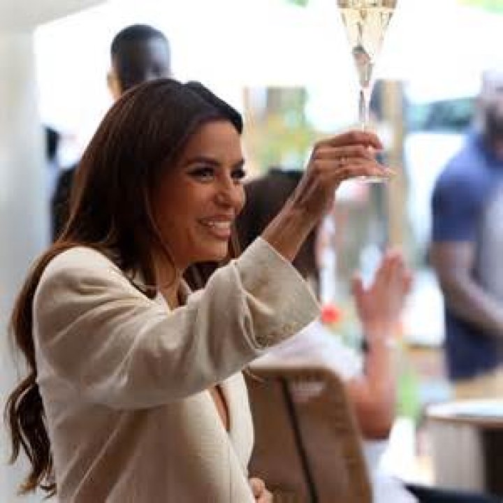 Makeup-free Eva Longoria shares photo of her 1-month-old baby