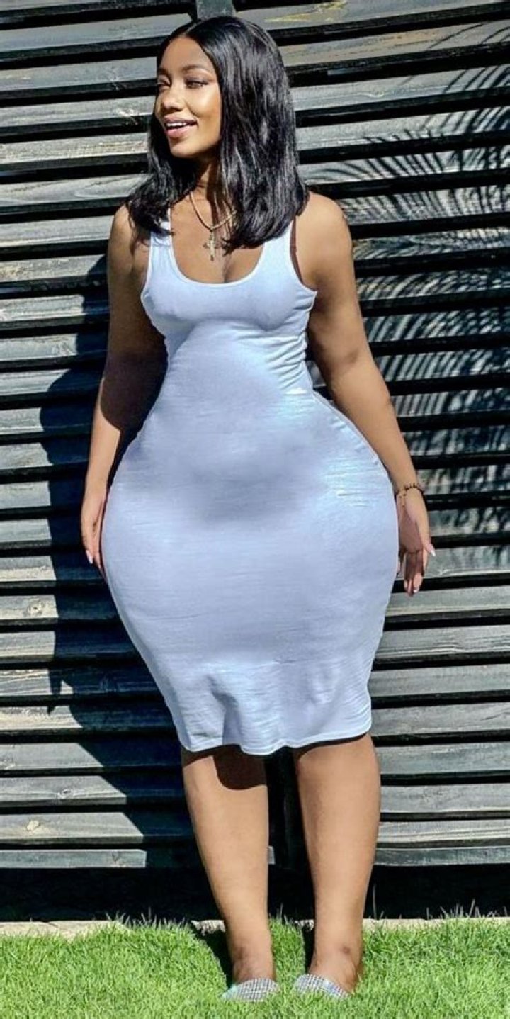 Gavin Houston kisses a curvaceous woman by the sea after revealing he has a girlfriend