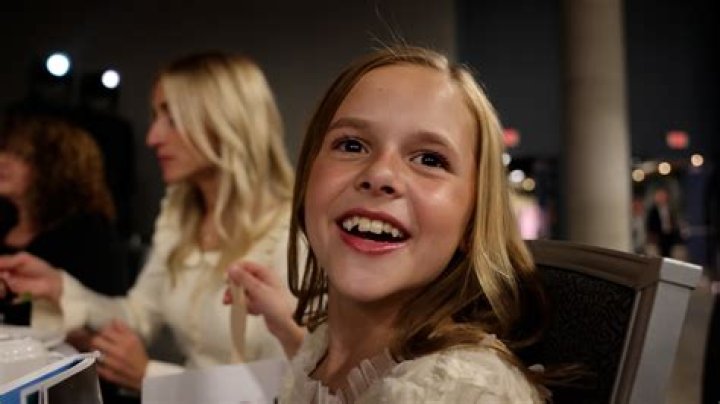 Claire Crosby sings beautiful song with dad and their magnificent duo goes viral